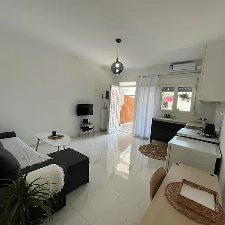 House In Diavata, Thessaloniki, Greece Апартаменты *